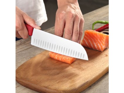 Nůž Santoku s výbrusem Victorinox 17 cm červený