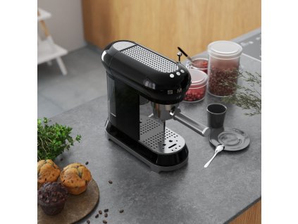 Pákový kávovar ECF01BLEU Smeg černý