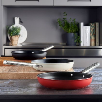 Univerzální pánev CKFF2801RDM Smeg 28 cm červená