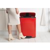 pedalovy odpadkovy kos bo brabantia cerveny 60 l 10