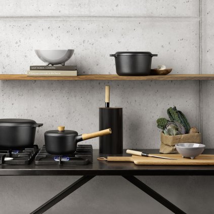 Stojan na nože okrúhly Nordic Kitchen čierny Eva Solo