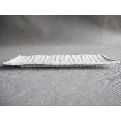 Hranatý tanier na sushi Crumpled biely 33 x 11 cm