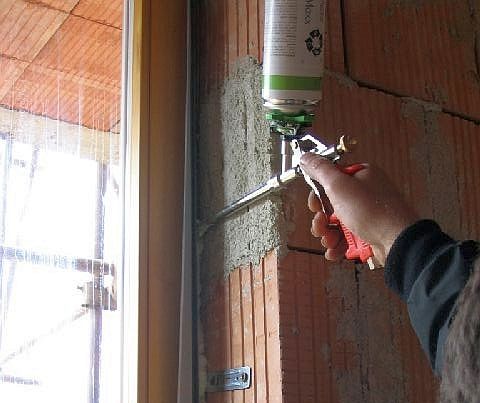 Jakou PU pěnu vybrat pro montáž oken?