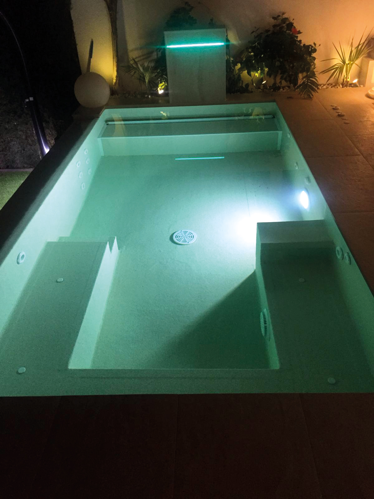 Bazén s křišťálově čistou vodou