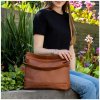 amelia c48046831 cognac 1 kozena kabelka pres rameno l