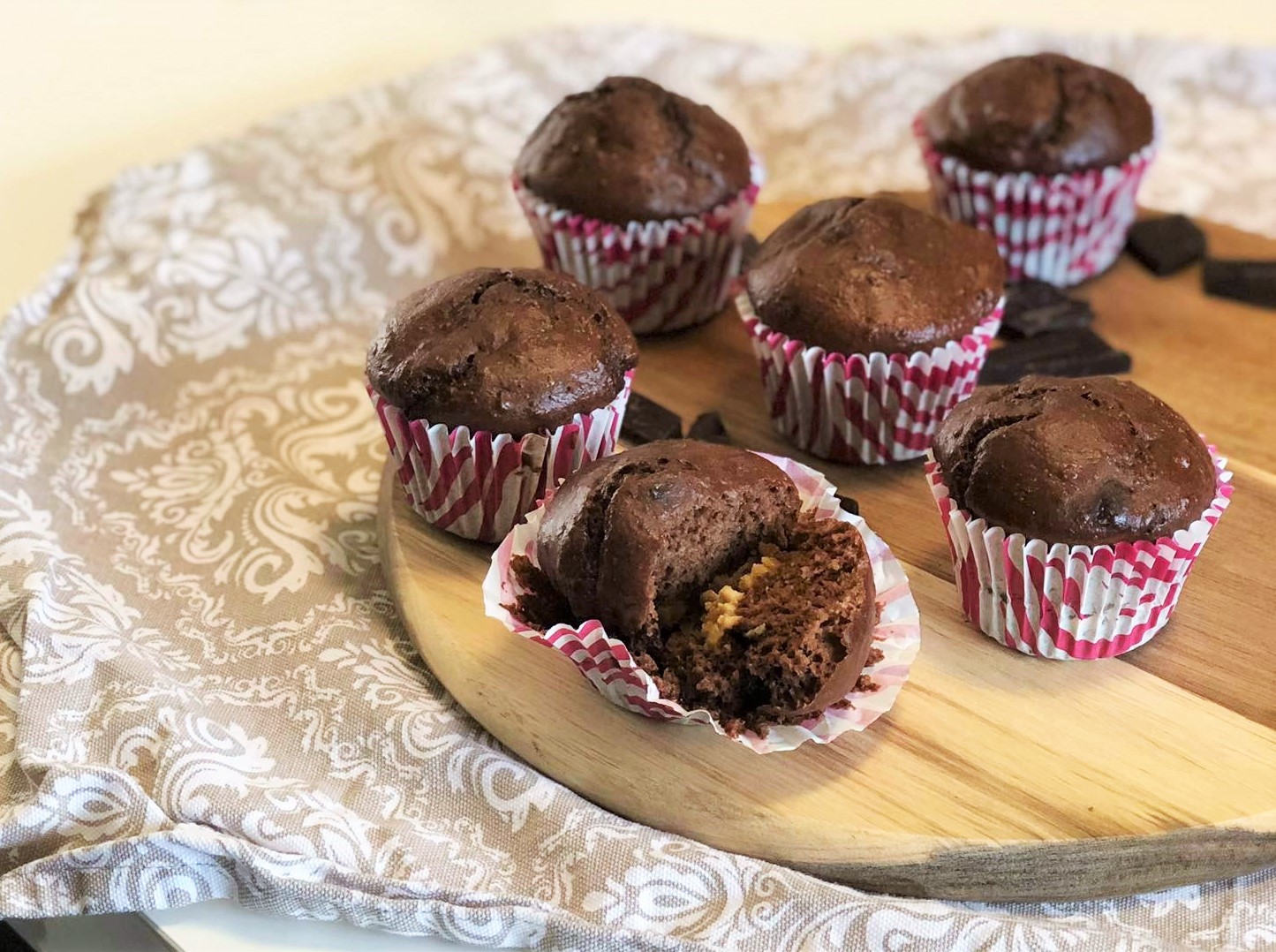 Vláčné čokoproteinové muffiny s ořechovým máslem