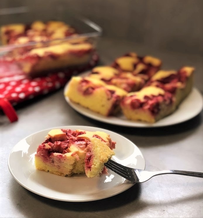 Jahodová bublanina bohatá na proteiny a bez cukru a mouky