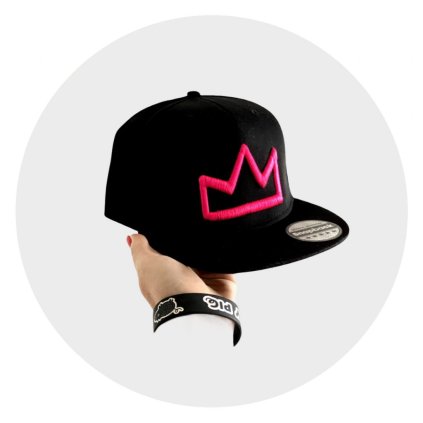 Snapback černý s růžovou korunkou