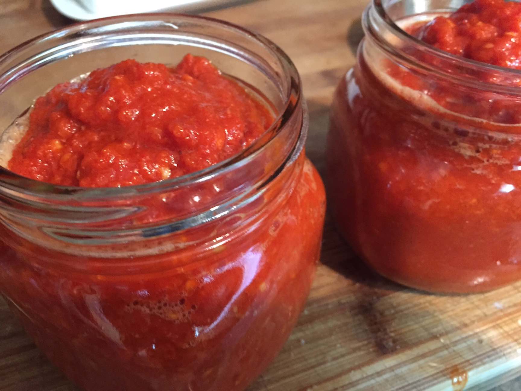 Fermentované chilli omáčky: Jak si je vyrobit doma