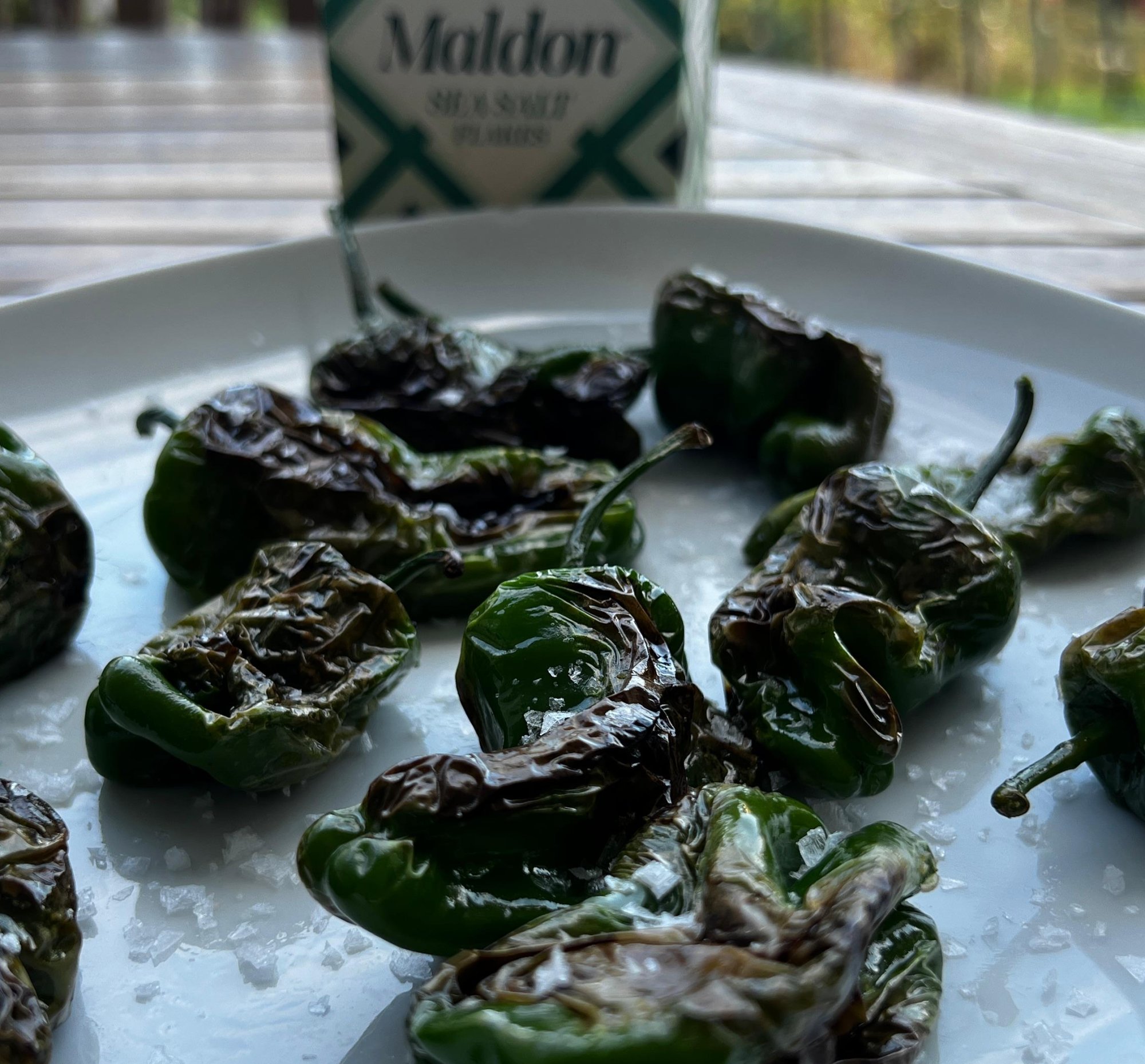 Pimientos de Padrón mit Maldon-Salz