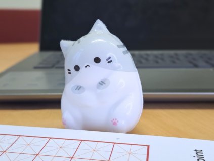 Japonská šedá antistresová kočička