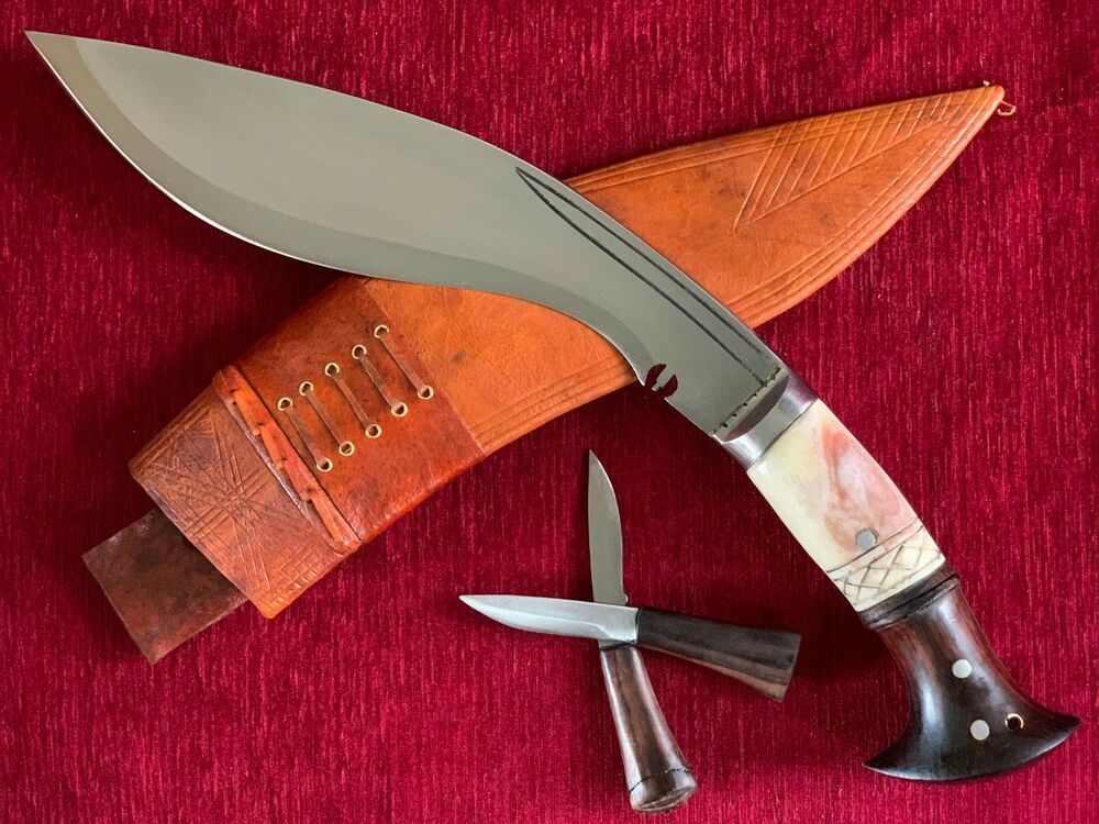 Tradiční nepálská khukri nápadně podobná naší "NEPALS TRADITION"