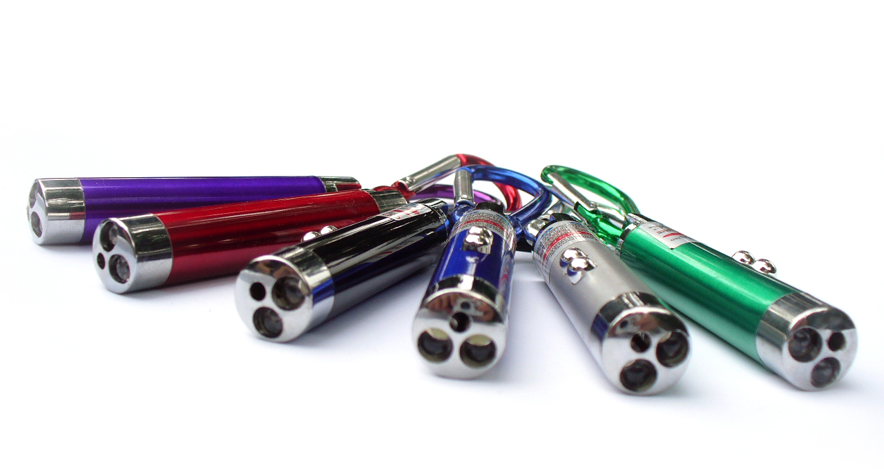 Chladné Zbraně LED svítilna "2in1" s karabinou