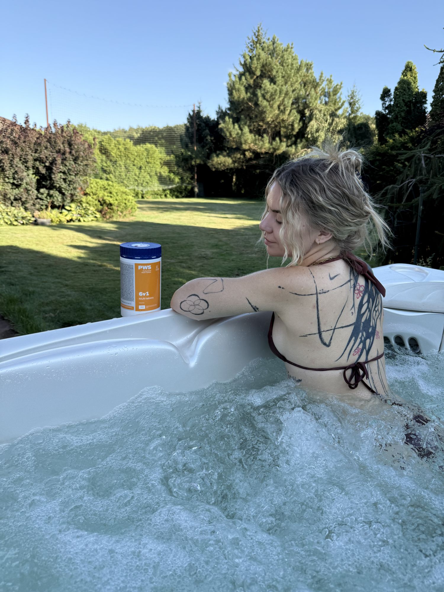 Relaxace v čisté vodě vířivky
