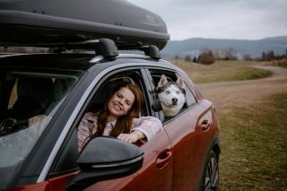 🚗 T-Roc 🐻‍❄️ Už pár týdnů drandíme v tomhle fešákovi. Vrátili jsme Multichlupa a teď máme T-Rochlupa 🦖 Přesedlat z dodávky...