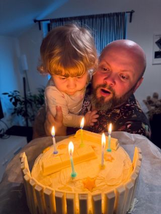 Dneska má náš Jenda narozeniny 🎂 To je ten, co vám převážně o sobotách a před zavíračkou vybírá piva, nosí krabice, radí…...