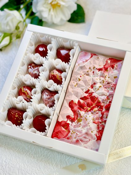 Kolekce Red Velvet - 8 pralinek a čokoládová tabulka