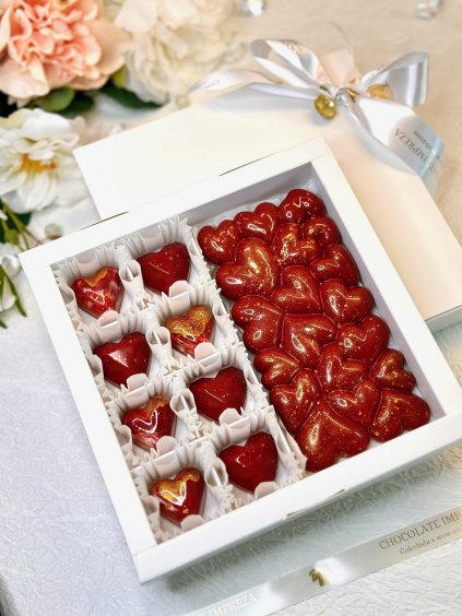 Kolekce Hearts - 8 pralinek a čokoládová tabulka