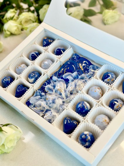 Kolekce Blue Sky - 16 pralinek a čokoládová tabulka Dubaji
