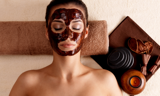 Čokoláda a domácí péče o tělo a pleť: Recepty na výrobu čokoládových masek a peelingů