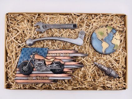 Chocolate Set – Between the World and the Engine