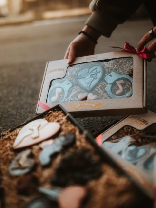 🎁 Když chceš darovat víc než jen čokoládu. Ručně vyráběná čokoládová sada od Chocolenka.cz potěší oko i chuťové buňky....