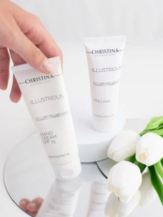 Ruce prozradí věk dříve než obličej… dopřejte jim péči, jakou si zaslouží ✨ ILLUSTRIOUS Ochranný krém na ruce SPF 15 🖐️☀️...