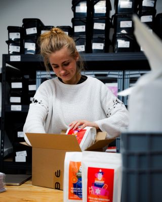 🎄☕️ Kafe pod stromek do Vánoc! Stíháme zabalit a PPL doručit, když si svoje zrnka objednáš do brzkýho rána 18.12. Pokud si...