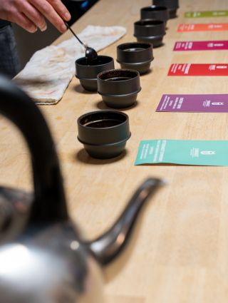 SRKÁNÍ aka CUPPING⁠ ⁠Znáte? Víte? Byli jste někdy na cuppingu?⁠ ⁠ Cupping je celosvětová metoda ochutnávání a hodnocení...