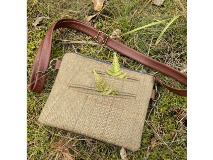 upcyklovaná crossbody kabelka s délkově nastavitelným popruhem