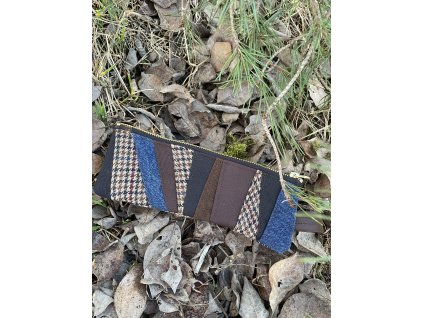 Penál v barvách Země 4