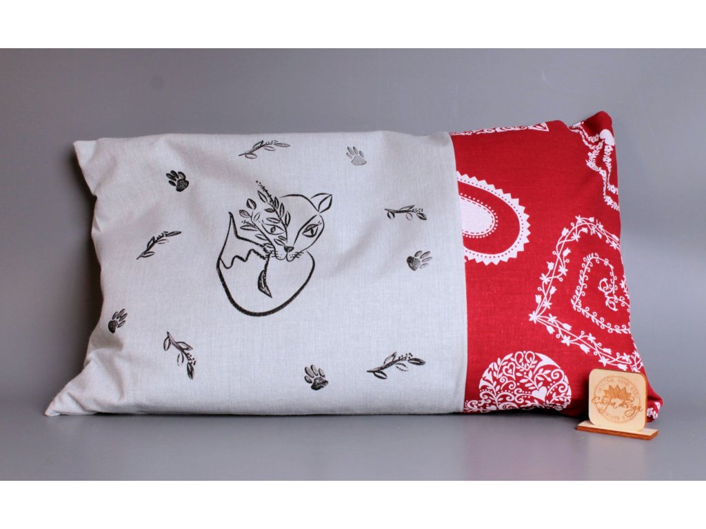 Pohankový polštář - šedý, liška - srdce pruh