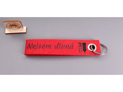 Přívěšek z plsti, červený - nejsem divná, jsem limitovaná edice