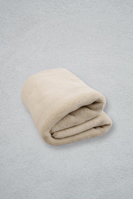 bezova-chlupata-deka-pro-miminko-do-kocarku