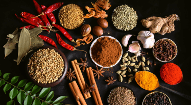 Hřejivá kouzla ve vaší kuchyni: Koření, která v zimě posílí imunitu