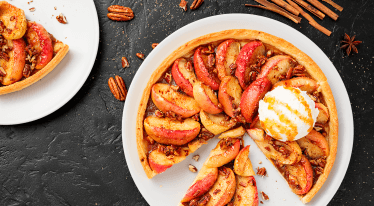 Koláč s jablky a slaným karamelem