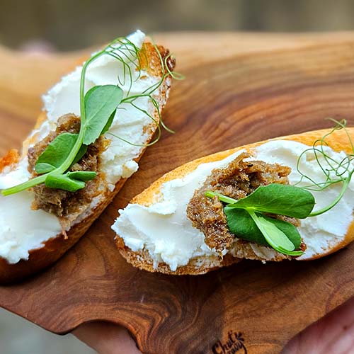 Kanapka s kozím sýrem a Slaninádou