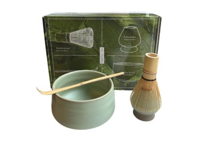 čelní pohled na Matcha set – chasen, chashaku, chawan, stojánek | Tradiční sada na matcha čaj