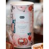 tubus s čajem Paper & Tea Pink Grasshopper BIO 80g | Sypaný ovocný čaj na dřevěném stole