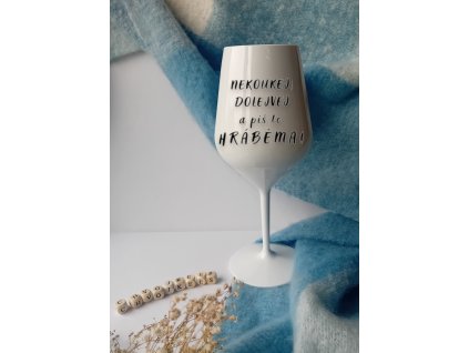 Plastová sklenička -Nekoukej, dolejvej a piš to hráběma!