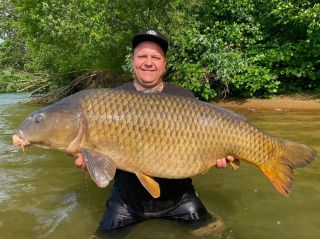 Bráchův morušovník 29,1kg! Na naše místo jsme dojeli ve 12 hodin a všichni honen vytáhnout pruty a nahodit, položit...