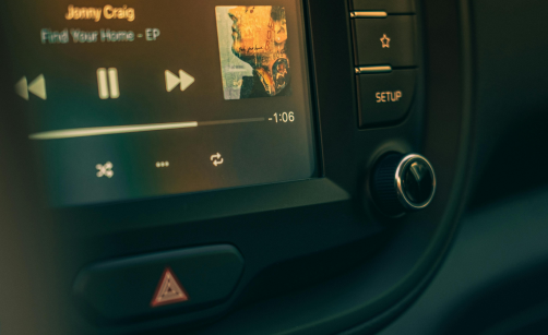 Instalace a zapojení autorádia: Kompletní průvodce pro vaše auto