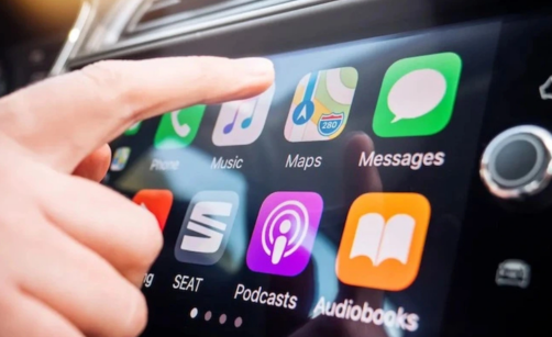 Apple CarPlay vs. Android Auto: Jaký systém je lepší pro vaše auto?