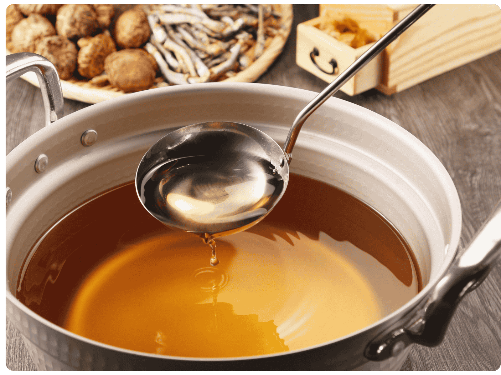 Silný hovězí vývar: Mistrovský recept, jak táhnout kosti 12 hodin