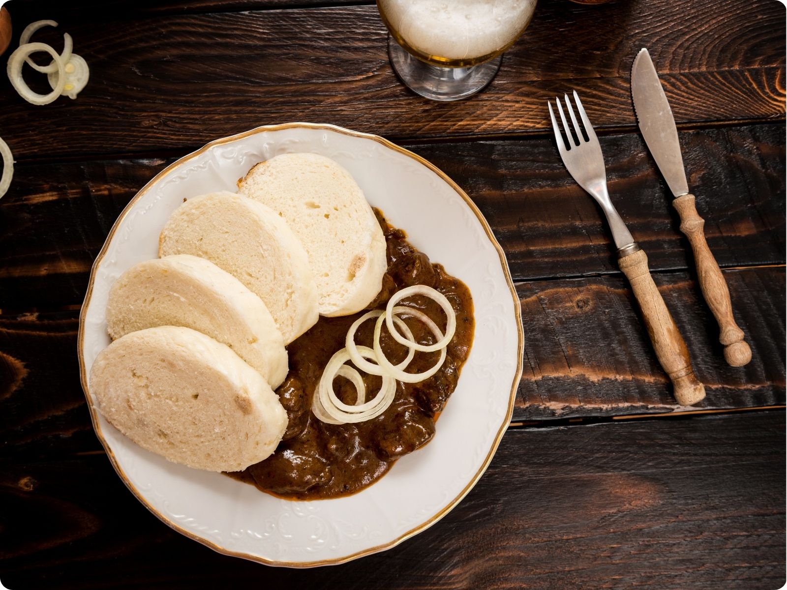 Nejlepší vepřový guláš v pomalém hrnci: jak na měkké maso bez hlídání a míchání