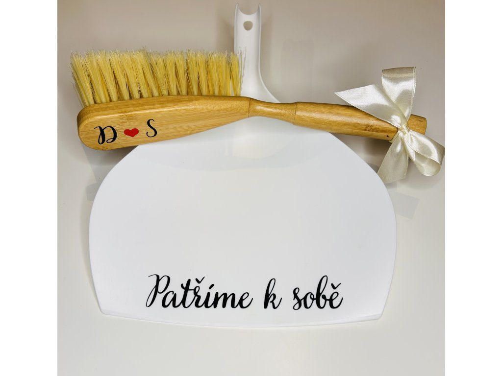 Patříme k sobě - iniciály