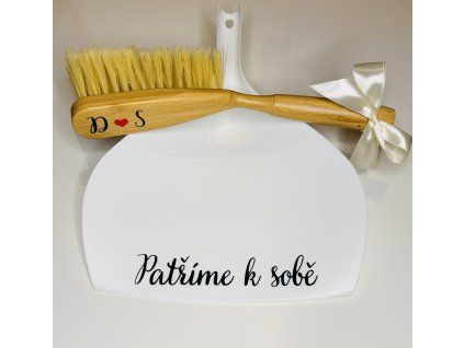 Patříme k sobě - iniciály