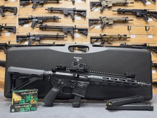 V-AR 9 v ráži 9mm Luger od @var_zbrane jsou skladem na prodejně v několika délkách hlavně i barvách 🫡 HWS EoTECH EXPS3 DCR...