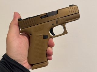 GLOCK 43X MOS COYOTE 🔥 by @glockinc & @mpicz_com SKLADEM na prodejně i na eshopu - Odkaz v biu👆#glock #new #guns #best...