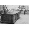 resolute desk Kenedy